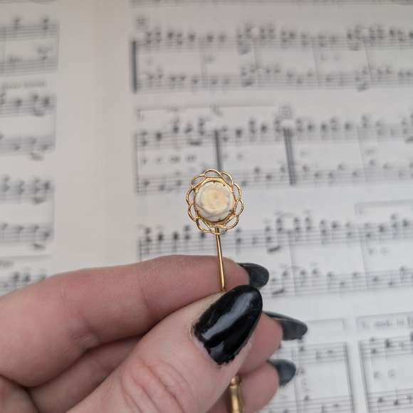 Vintage Gold and Cream Brooch Pin - Picture 2 of 6